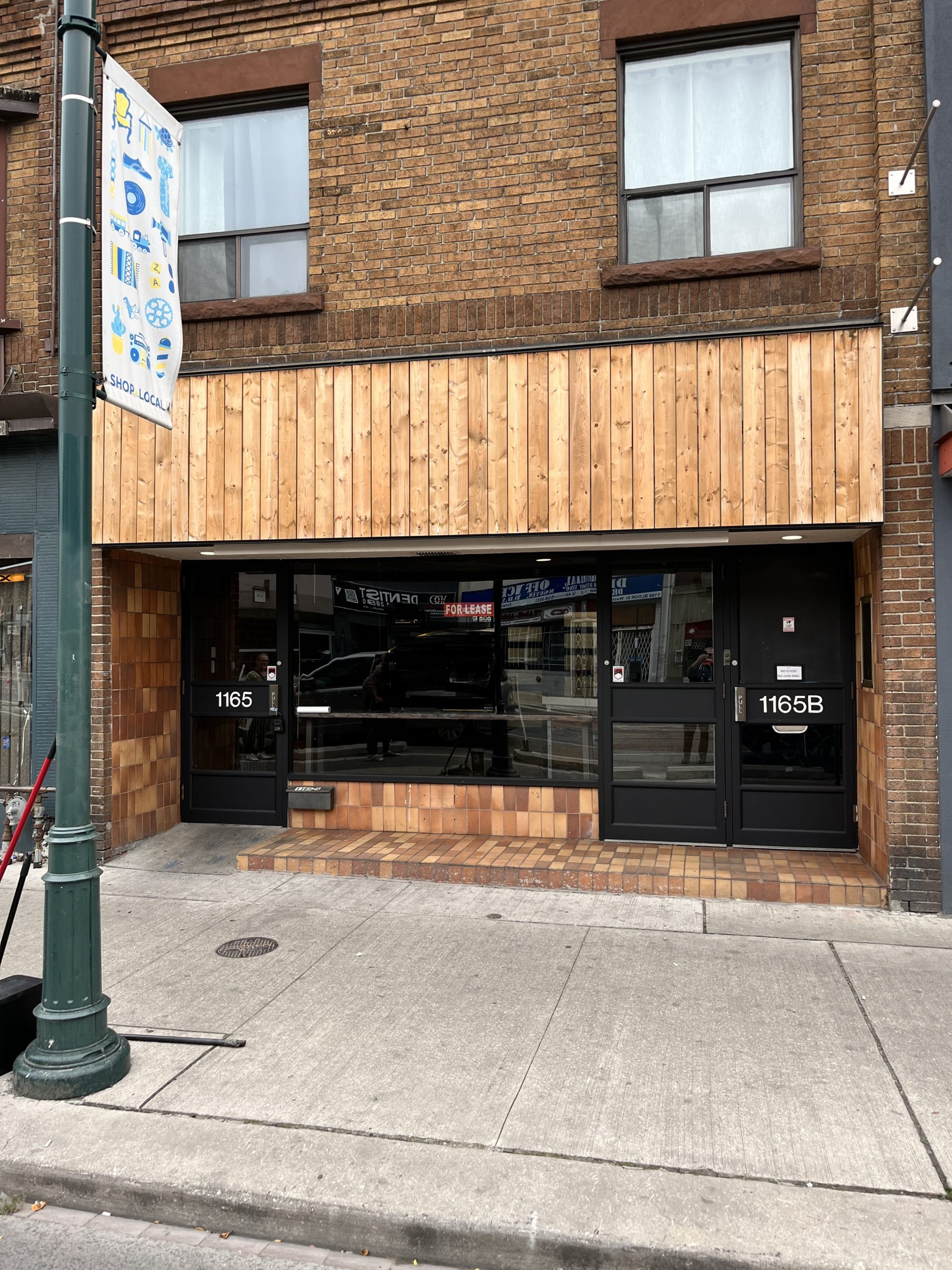 1165 Bloor Street West - Metropolitan Commercial Realty Inc. Brokerage